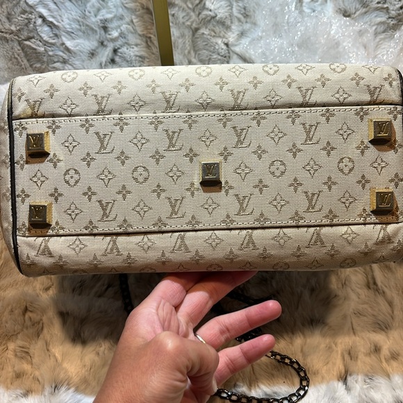 Louis Vuitton Josephine - Picture 5 of 9